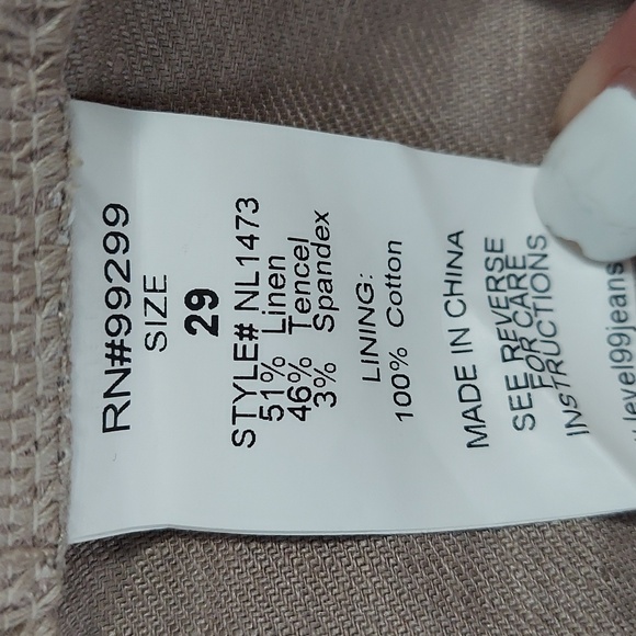 Level 99, NWOT, Women's Tan Shorts. Size 29. - Picture 4 of 5